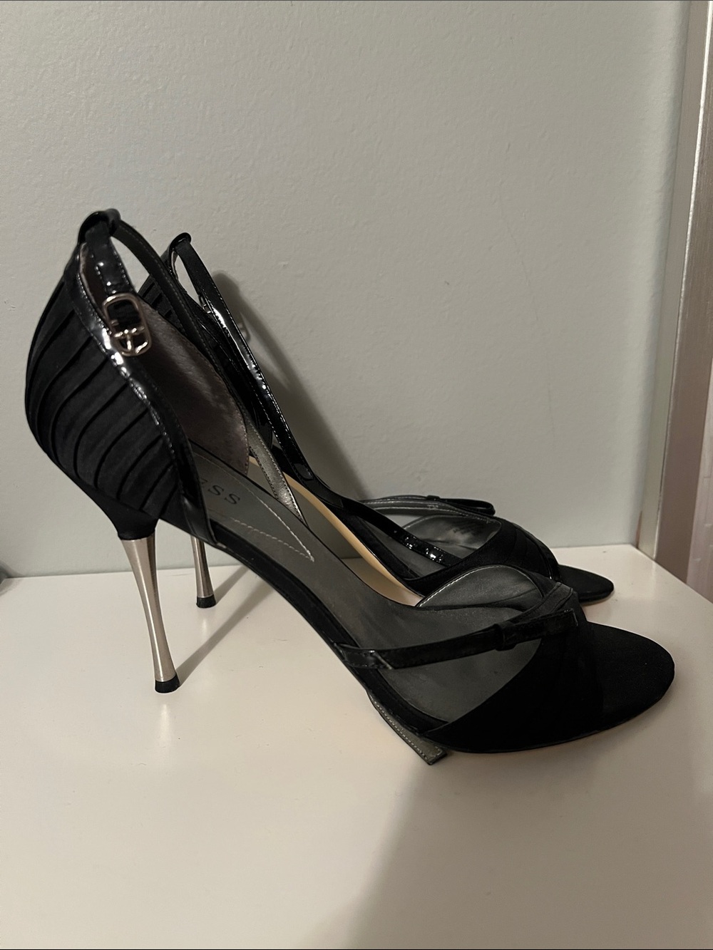 Guess Black Women's Heels (Size 9 1/2)